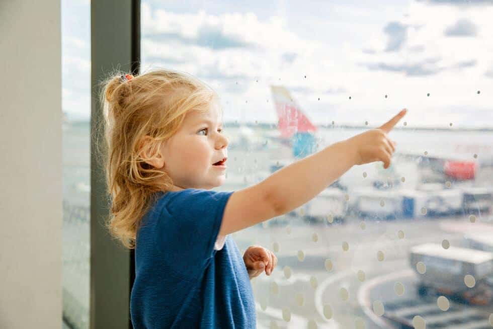 Keep Children Busy on Flights with Elite Travel Reviews (1)