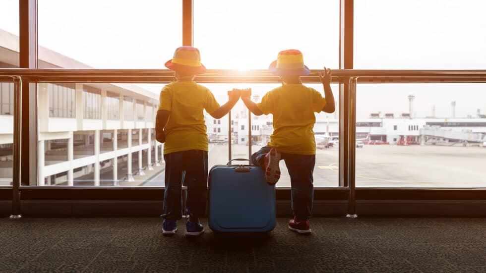 Keep Children Busy on Flights with Elite Travel Reviews